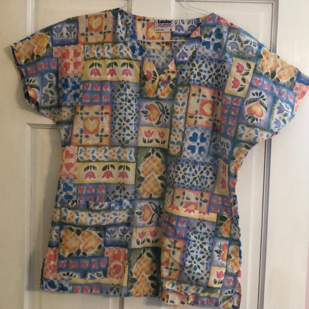 Scrub top size small